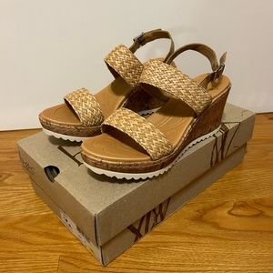 boc Remi Natural Platform Sandals Women’s Size 8